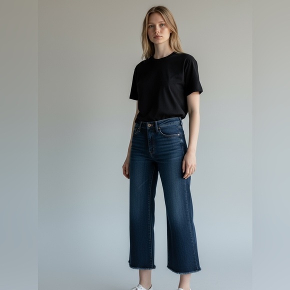 Judy Blue Denim - Judy Blue Dark Indigo Copped Raw Hem Size 1/25  Wide Leg Jeans